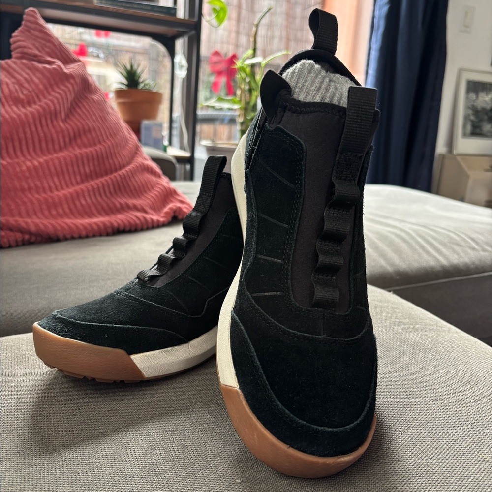 NWOT LL Bean Vista line sneaker-boots.
